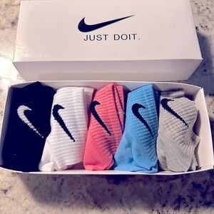 BRAND NEW- (5) Pair of Nike Socks (BUNDLE)